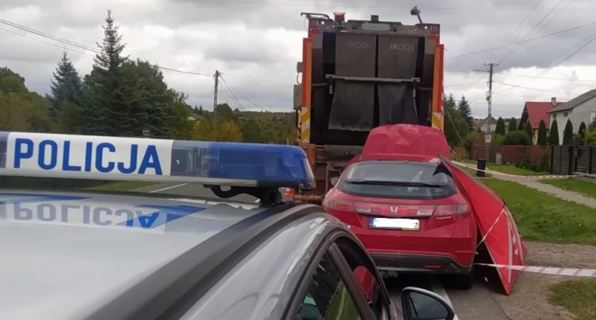PILNE: wypadek na drodze w Parszowie. 60-latek z powiatu starachowickiego zabrany do szpitala