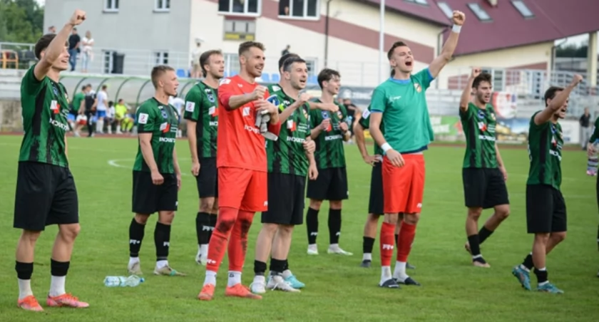 W sobotę mecz Star Starachowice – KSZO 1929 Ostrowiec Św. Będą dwa bezpłatne autokary dla kibiców
