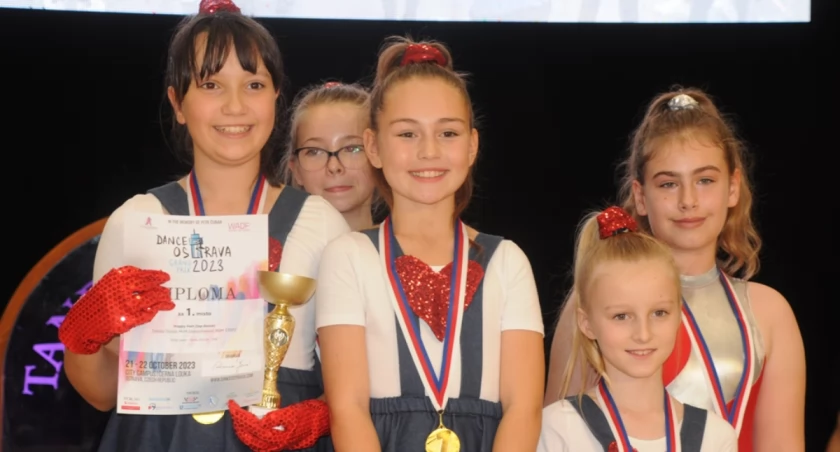 Szkoła Tańca MiM ze Starachowic wróciła z pucharami i medalami z tanecznej rywalizacji w Czechach