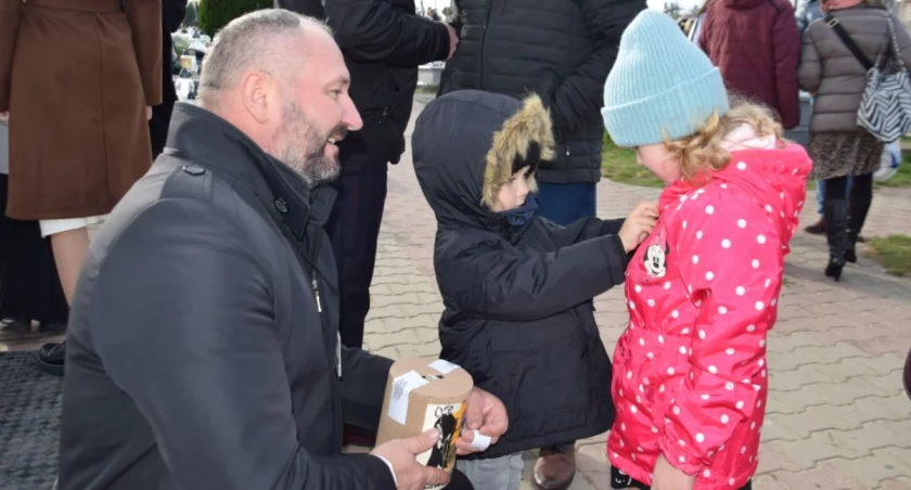 Poznajcie hojność odwiedzających mirzecki cmentarz