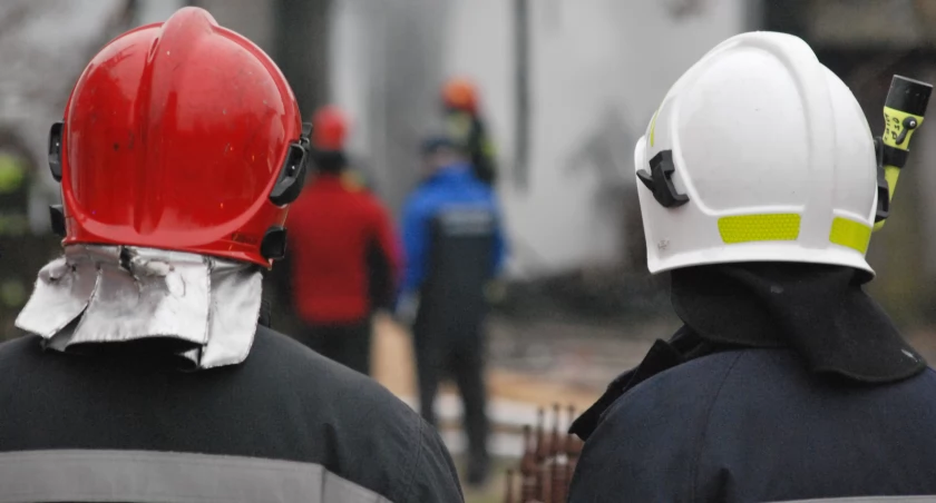 Policja, pogotowie i straż pożarna w mieszkaniu w Starachowicach. Co stało się w bloku przy ul. Granicznej?