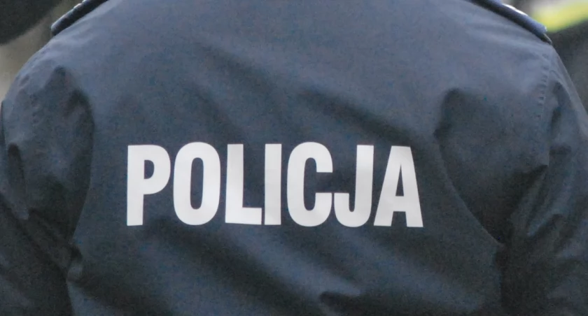 Kradzież na osiedlowym skwerze w Starachowicach. Policja szuka sprawcy lub sprawców