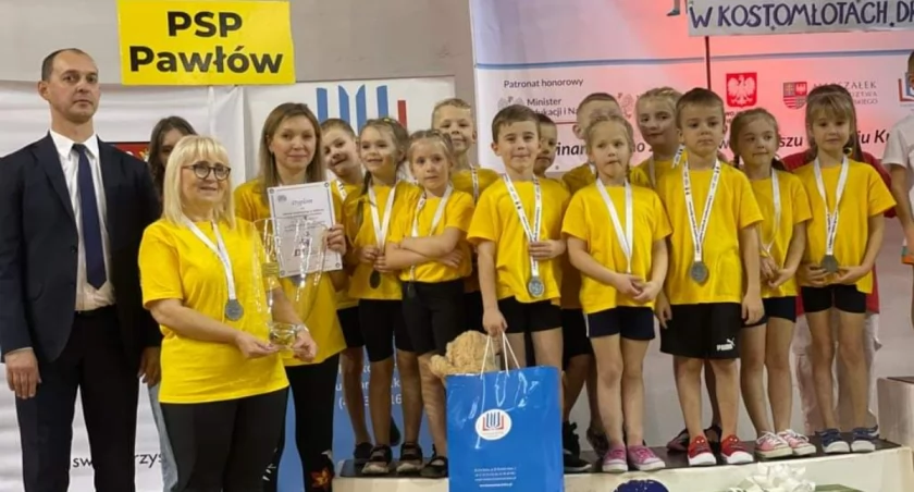 Sportowy sukces Zespołu Szkolno-Przedszkolnego w Pawłowie. Na drugim stopniu podium