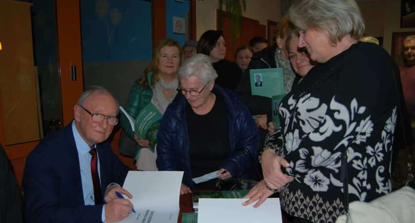 Autorski wieczór Kazimierza Winiarczyka z doskonałą frekwencją