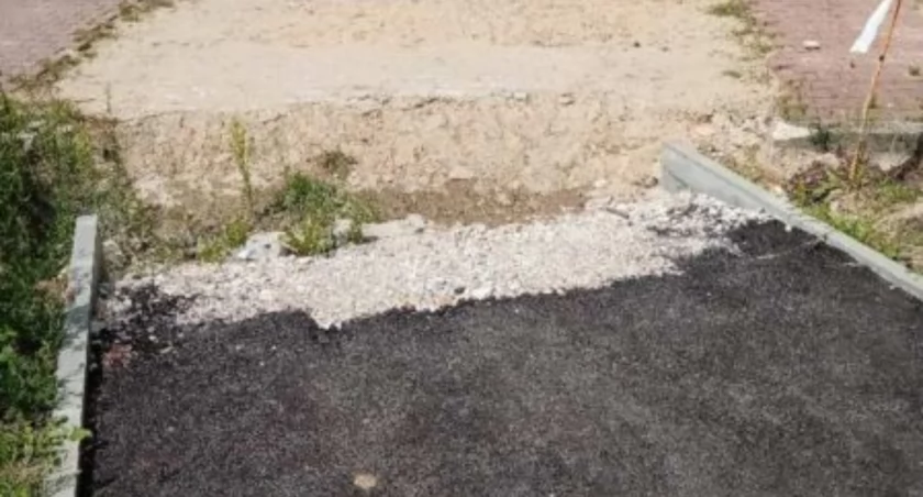 Przy Al. Armii Krajowej w Starachowicach dziura straszy i zagraża. Jak długo jeszcze?