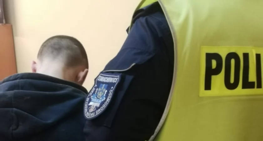 Są zarzuty i areszt dla 17-latka, który zaatakował policjanta. To była czynna napaść na funkcjonariusza