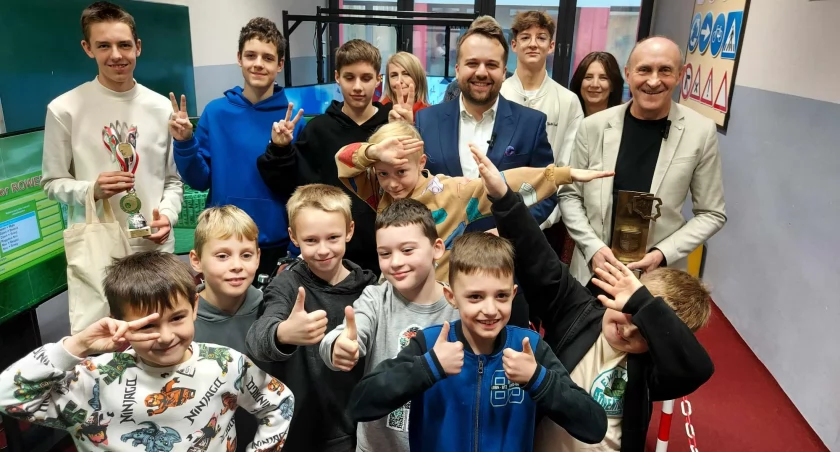 Bezpieczeństwo uczniów na drogach i gratulacje dla Mistrzów z SP nr 13 w Starachowicach