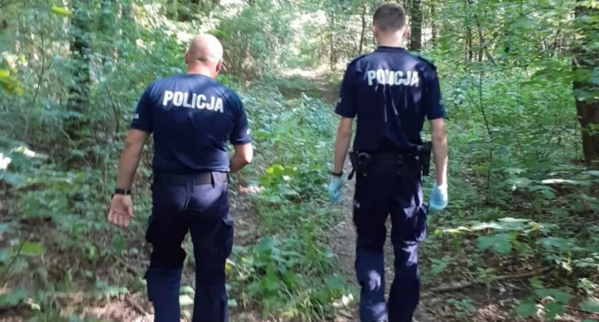 Dramatyczna akcja w lesie między Bronkowicami a Ratajami. Zaginęła kobieta