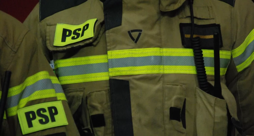Nieprzytomna kobieta w mieszkaniu w Starachowicach? Wieczorna interwencja policjantów i strażaków