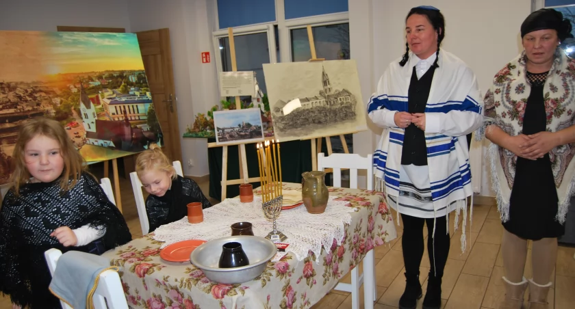 Wierzbnik wczoraj i dziś - piekna lekcja historii w świetlicy na Wzgórzu 