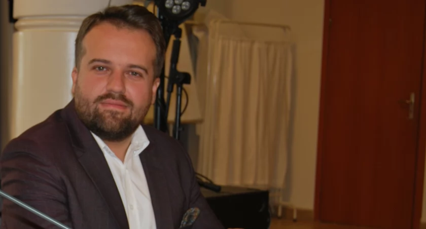 Samowola prawna prezydenta Starachowic? Marek Materek ustanawia Odznaczenie Honorowy Przyjaciel Starachowic, czy ma takie uprawnienia?
