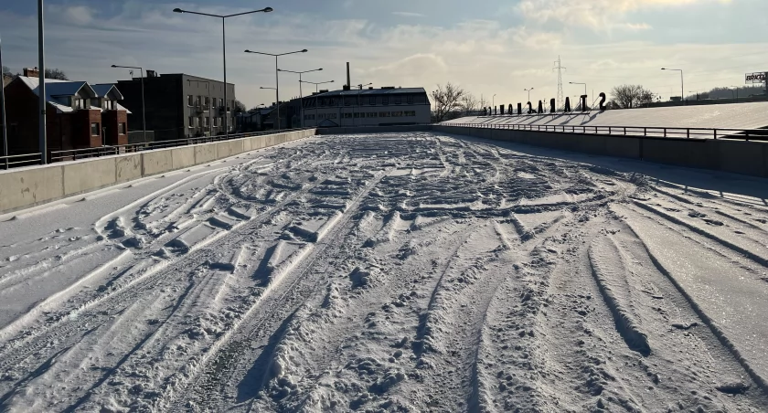 Parking dwupoziomowy w Starachowicach Dolnych. Zimowy test funkcjonalności