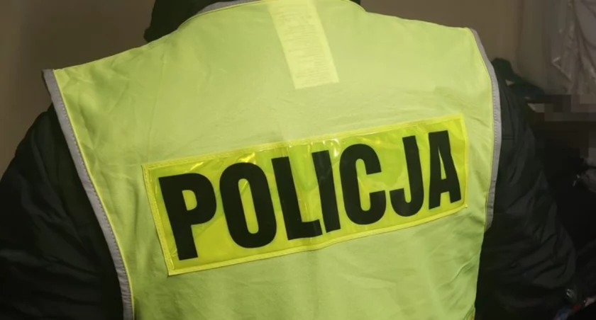 Pijany na mrozie na ulicy w Starachowicach. Policjanci apelują: nie bądźmy obojętni