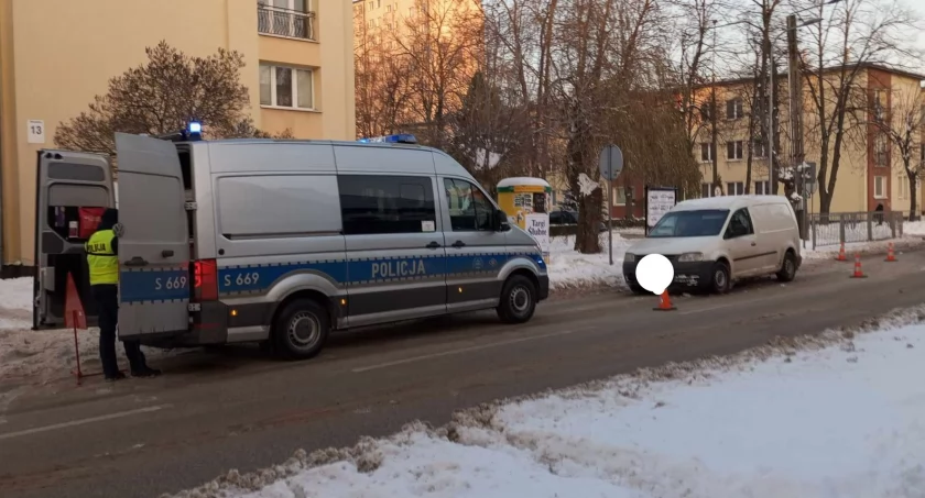 Wypadek w Starachowicach. 90-latka trafiła do szpitala 