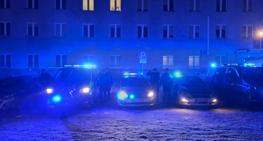 W Starachowicach oddali hołd tragicznie zmarłym kolegom. Zginęli od strzałów z broni [ZOBACZ FILM]