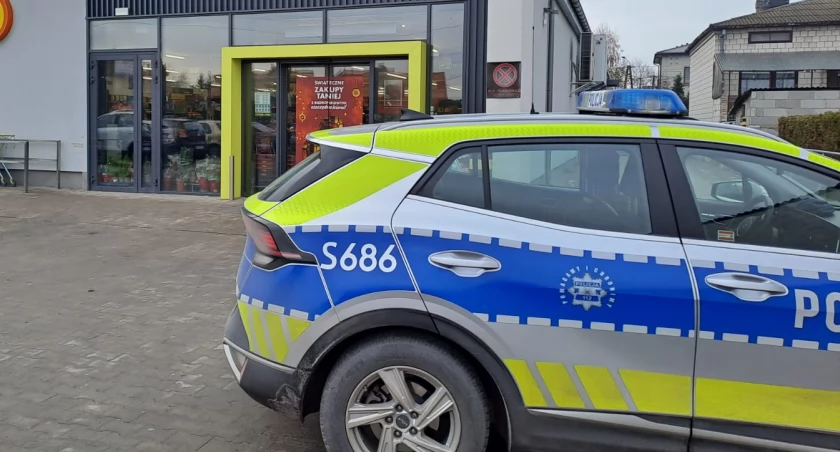 Napad w sklepie w Mircu. Policjanci szukają sprawców