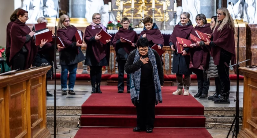 Szkoła Chórlana pod batutą Bożeny Magdaleny Mrózek rozwija skrzydła. Śpiewaj razem z nami - zachęca dyrygent chóru Kamerton!
