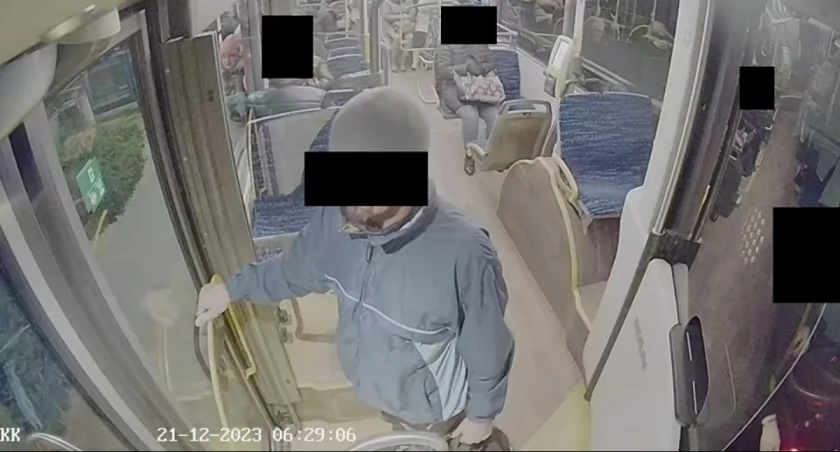 Policjanci i właściciel telefonu proszą o pomoc w rozwiązaniu zagadki. Złodziej w autobusie