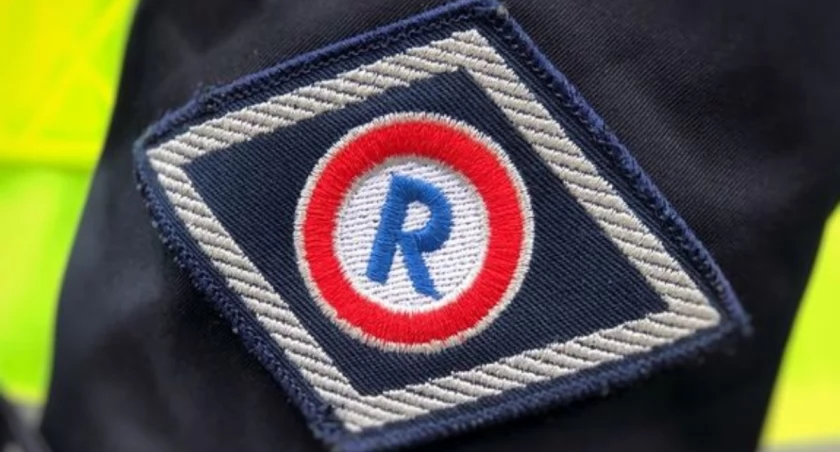 Wypadek w Mircu. Osobowe BMW na dachu