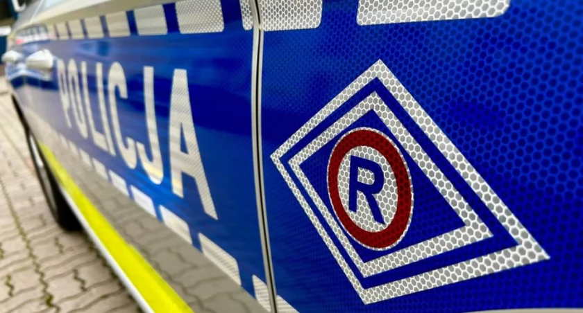 Wypadek w Gadce. Kierowca samochodu osobowego wjechał w słup