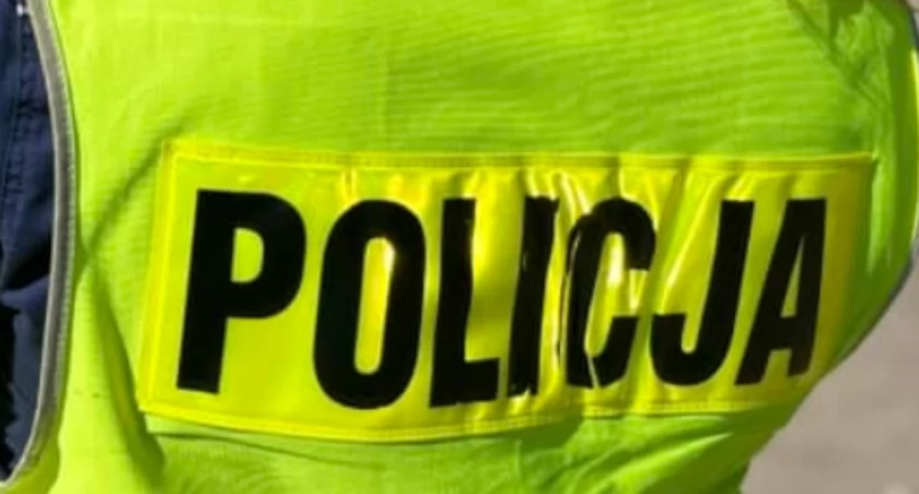 Agresywny mężczyzna w mieszkaniu w Starachowicach. Interweniowali ratownicy medyczni i policjanci
