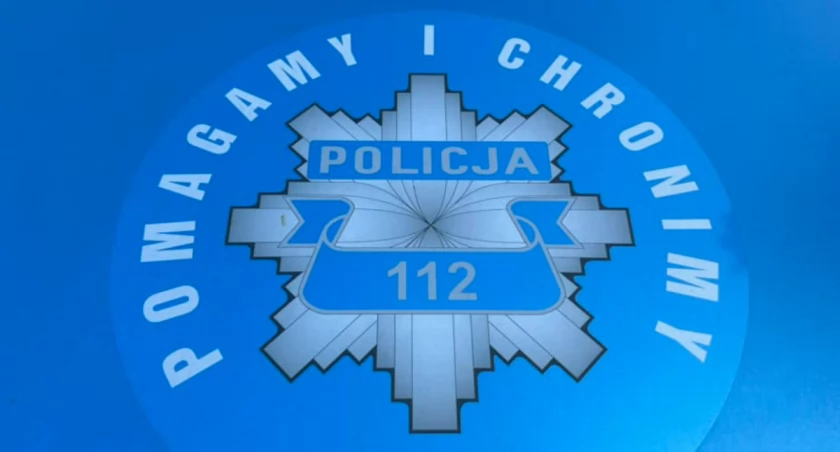 Pukającym do drzwi policjantom kazała wyp*******ć. Nocna interwencja w Starachowicach