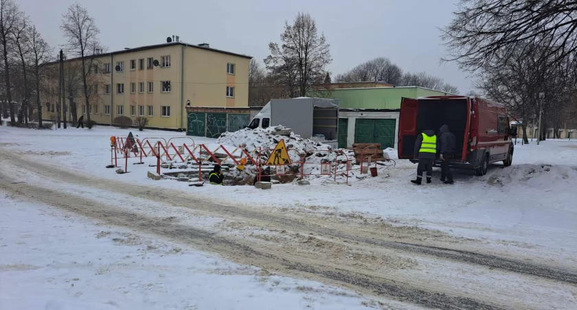 Awaria na sieci przy ul. Lipowej w Starachowicach usunięta, kiedy będzie ciepło w mieszkaniach?