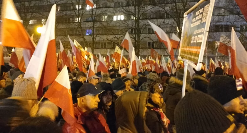 Manifestanci ze Starachowic na Proteście Wolnych Polaków w Warszawie