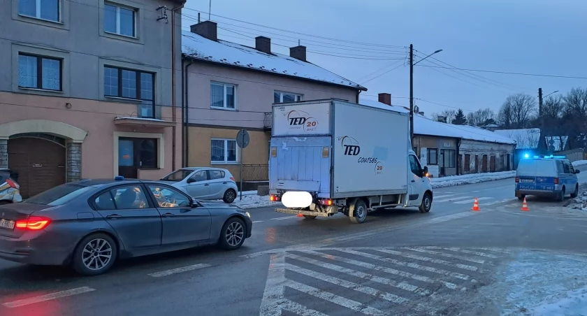 Dramat na drodze w Wąchocku. Samochód potrącił mężczyznę [ZDJĘCIA]