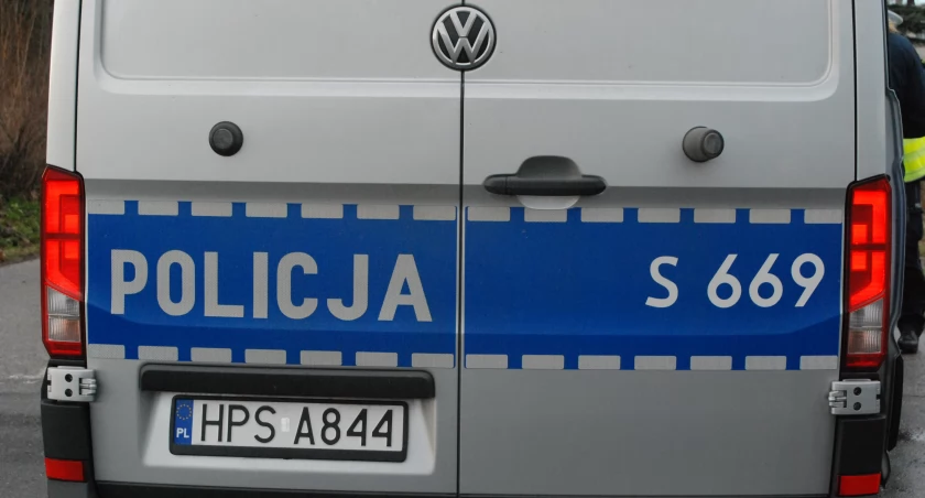 Odcinek ul. Radomskiej w Starachowicach nieprzejezdny. Samochody ciężarowe zablokowały drogę