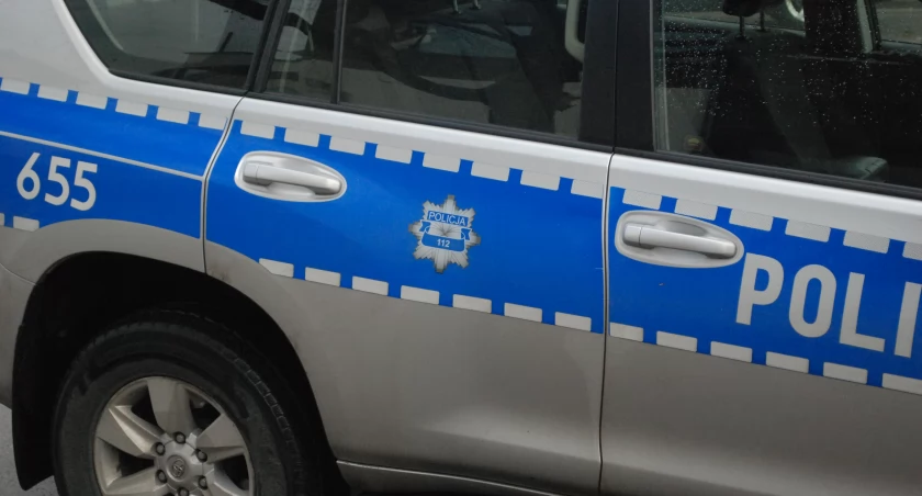 Wypadek w Kuczowie. Pijany pieszy pod kołami samochodu