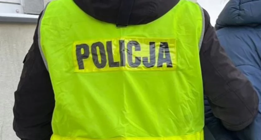 W starachowickim szpitalu wszczął awanturę i uderzył pielęgniarkę w twarz. Policjanci musieli użyć wobec niego siły
