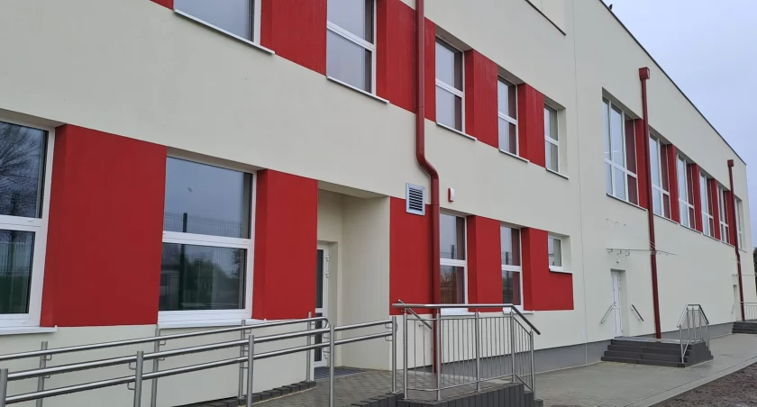 Hala sportowa w SP nr 6 w Starachowicach otwarta. Wśród zaproszonych gości koszykarki aktualnego mistrza Polski [ZDJĘCIA]