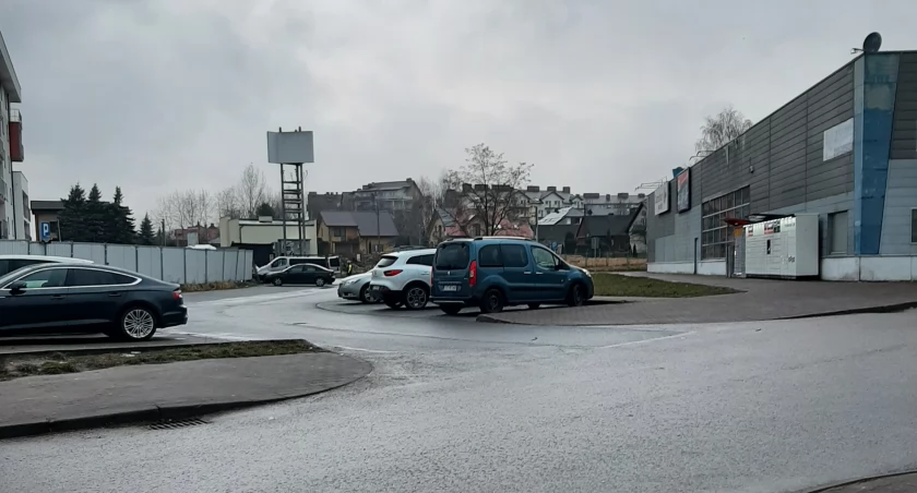 Patowa sytuacja z postojem na os. Południe w Starachowicach?
