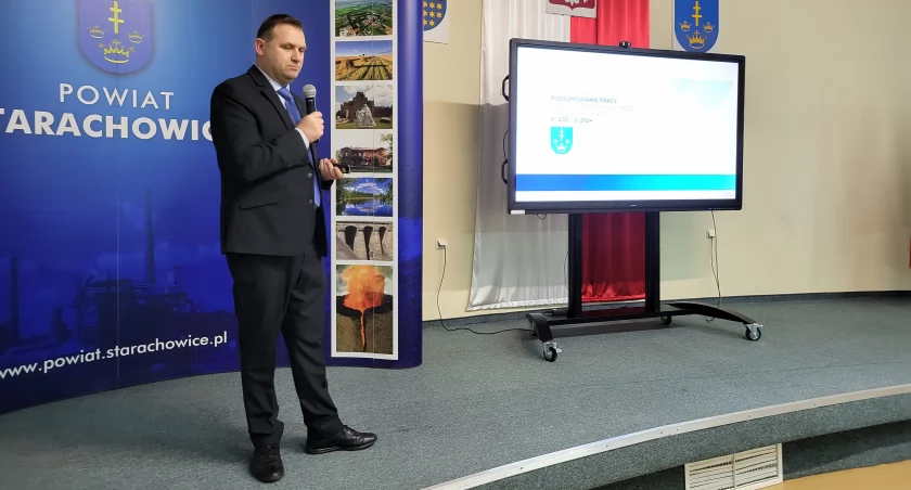 Starosta starachowicki i zarząd powiatu podsumowali kończącą się kadencję