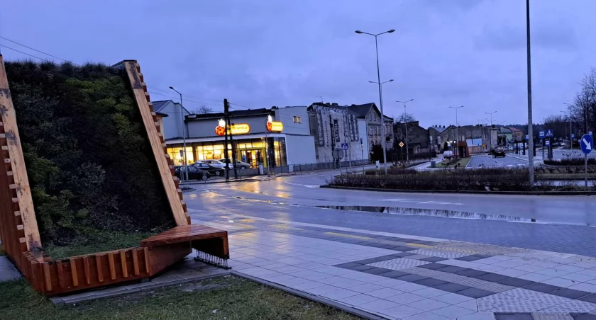 Kosztowne, zielone przystanki w Starachowicach gniją?