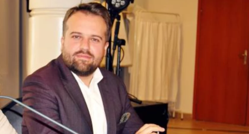 Tłuste koty w starachowickim samorządzie, tłusta kocica w stowarzyszeniu. Jest odpowiedź prezydenta miasta