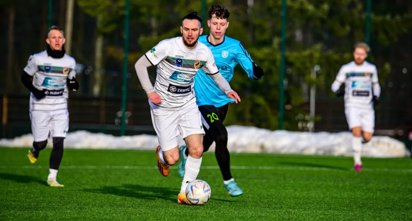 Adrian Szynka w Starze Starachowice. Czwarty zimowy transfer beniaminka III ligi