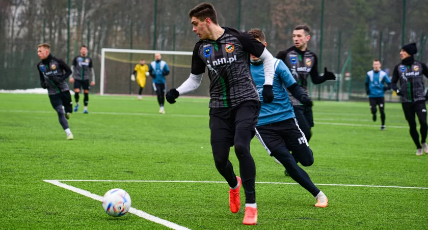 Star Starachowice pokonał Klimontowiankę Klimontów 2:1. Wychowankowie z szansą od trenera Krawca