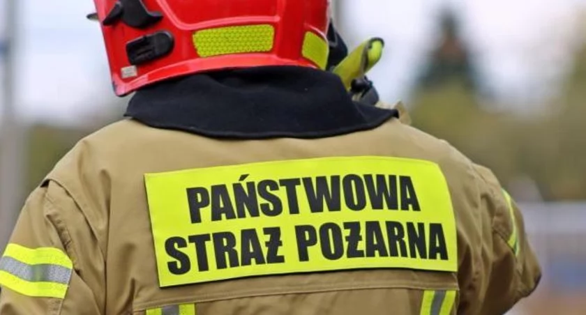 Gaz ulatniał się w mieszkaniu w Starachowicach. Konieczna była interwencja strażaków i pogotowia gazowego