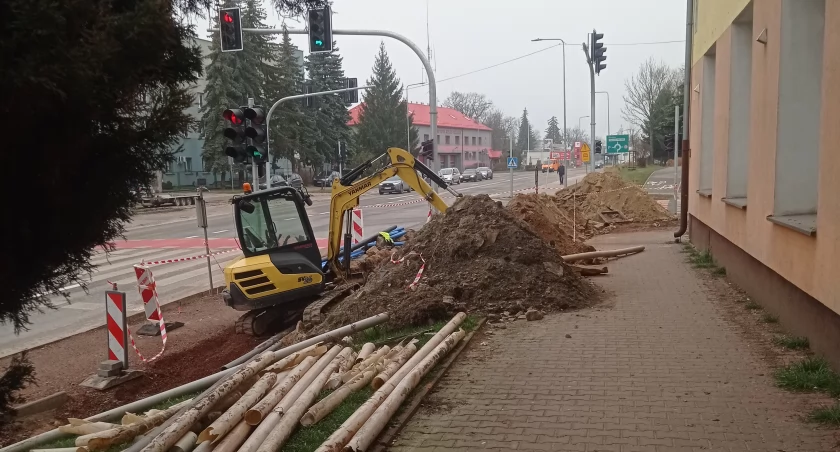 Uciążliwe prace przy policji w Starachowicach. Kiedy to się skończy?