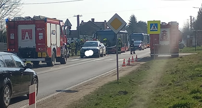 Wypadek pomiędzy Starachowicami a Wąchockiem. Jedna osoba poszkodowana [ZDJĘCIA]