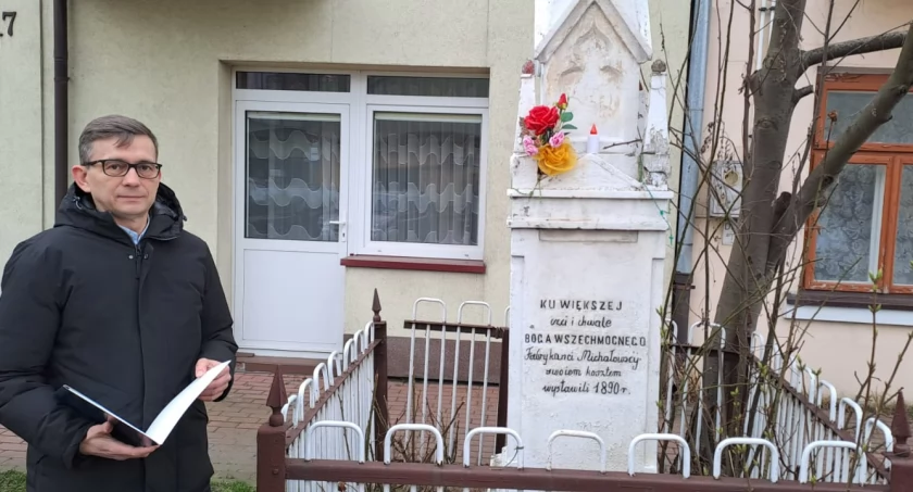 Kapliczka Fabrykantów Michałowskich w Starachowicach zyska nowy blask? Apeluje o to radny Dariusz Nowak