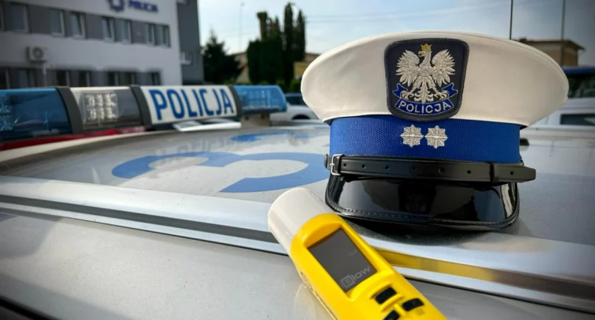 Pieszy zagrożeniem w Lubieni. Nocna interwencja policjantów