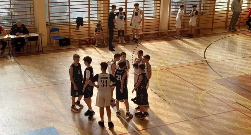 Młodzicy Basketu Starachowice bez punktów w meczu z Unią Tarnów. Walczyli dzielnie
