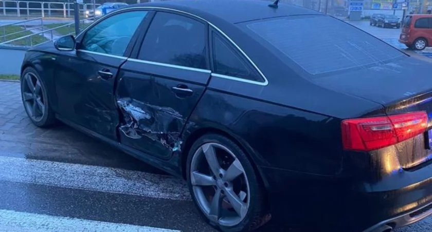 Zderzenie dwóch samochodów w Starachowicach. Kierowca audi wymusił pierwszeństwo