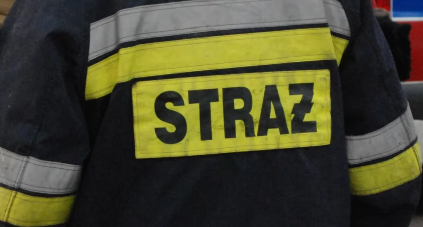 Kobieta w zamkniętym mieszkaniu w Starachowicach. Strażacy musieli wyważać drzwi
