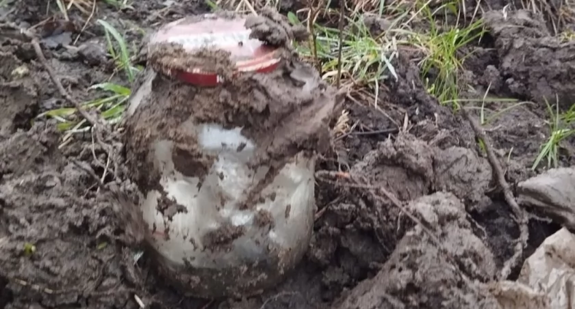 Narkotyki zakopane w ziemi. Jest areszt dla mieszkańca gminy Brody