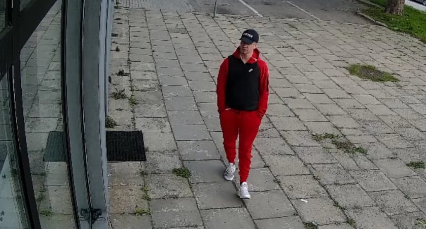 Uwaga oszust, wyłudził ponad pół miliona złotych. Policja i prokuratura publikują jego wizerunek [ZDJĘCIA]