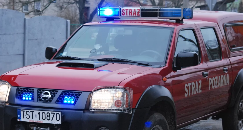 Pożar dostawczego pojazdu w Starachowicach. Zastępy strażaków ruszyły do akcji